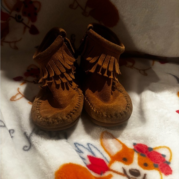 Minnetonka Other - Minnetonka Kids Moccasins in Rich Brown A00513